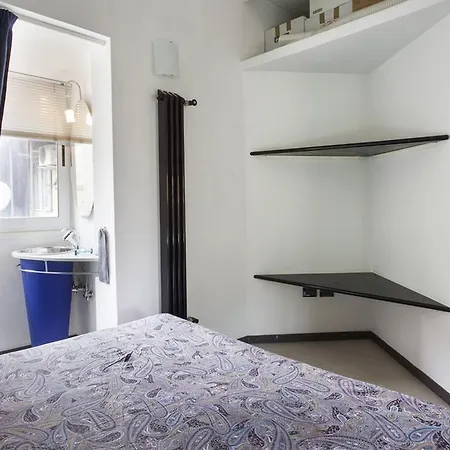 Apartment Montebello Rome
