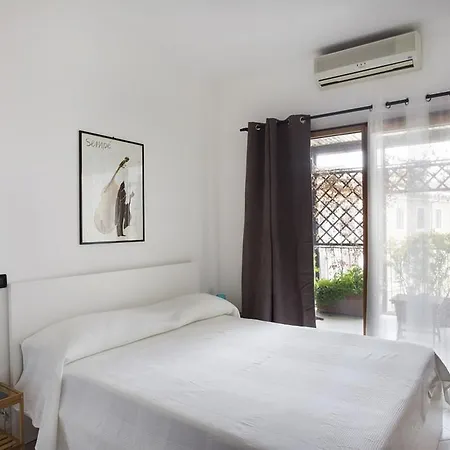 Apartment Montebello Rome